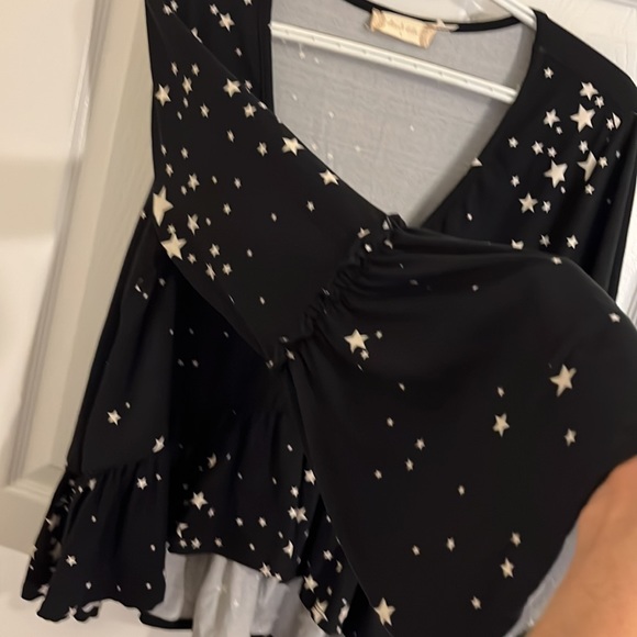 Altar'd State Stars Long Sleeve v-neck High-Low Shirt. Size Large. NWT! - Picture 7 of 9